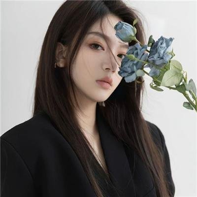 这个皇后不对劲